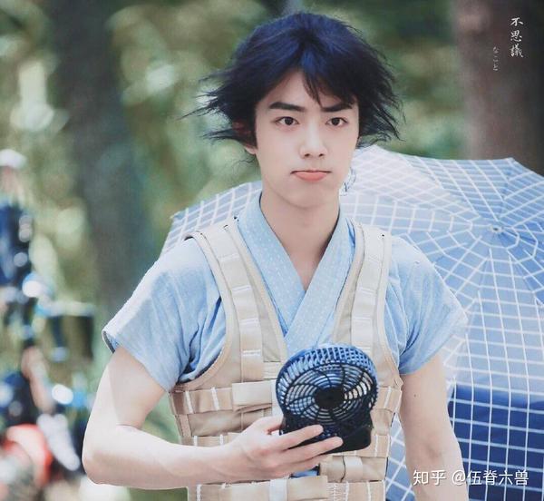 包含Doinb赛事官方发布高光表现新规，热火争议不断！的词条